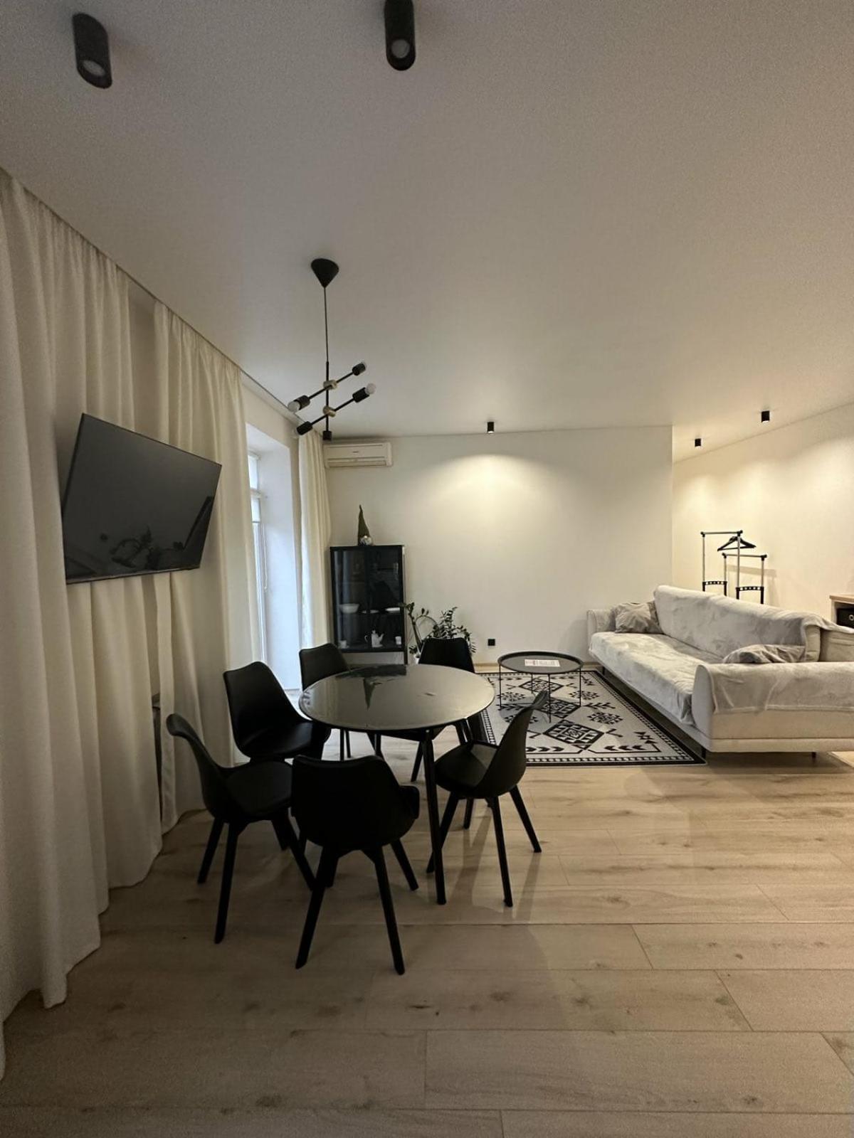 Soborna Apartment Ровно Экстерьер фото